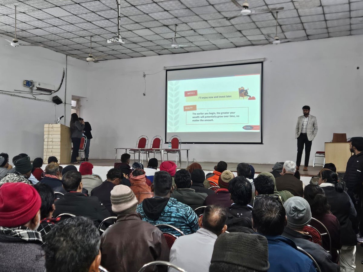 Singharbind's tweet photo. Inspired by Mr Anil Chopra, the founder of @WingifyFoundtn we launched campaign today in Delhi to enable street vendors to invest in mutual funds https://t.co/PMjHFqDHrQ