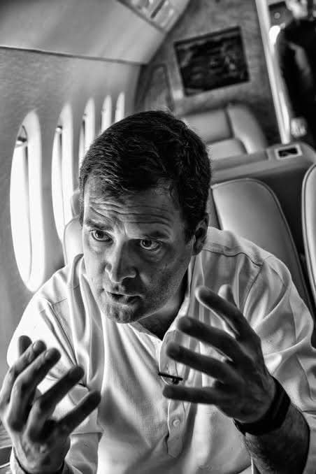 .......आज राहुल गांधी ने संसद में बार फिर साबित किया कि उनकी समझ कितनी है...राहुल गांधी ने काग़ज लहराते हुए कहा कि....

"डोकलाम की लड़ाई के समय चीन के 4 टैंक कैलाश पर्वत पर चढ़ गए थे...."...

* जब उनसे इस खबर का सोर्स पूछा गया...तो उन्होंने जनरल नरवणे की उस किताब का हवाला दिया जो