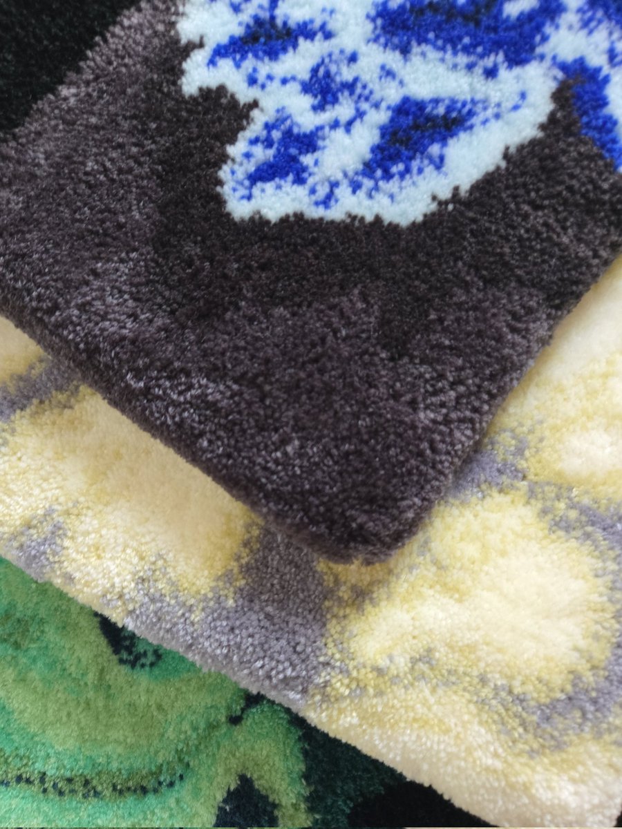 オンラインショップに新作掲載しました！
それぞれ、オーロラ・夜光虫・木漏れ日をモチーフにしたパネルラグ。フレームに布を張っているので、額縁のようにそのまま壁に飾ることができます🖼
#タフティング #タフティングラグ