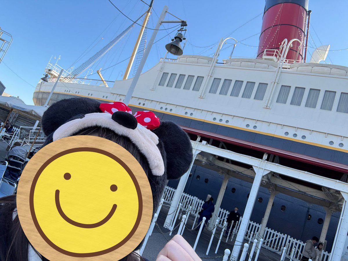 yunkel_owarai's tweet photo. 佐藤くんの11月のインスタの聖地巡礼をしたよ🌎🚢🍛

2枚目の写真は角度特定したかったけど分からなさ過ぎてうろうろしてたらキャストの方が話しかけてくれて実際のインスタ見てもらって探したけど結局分からず、無理やりしゃがんで撮ったりもした(夫撮影)笑 https://t.co/LSQw34z5kI