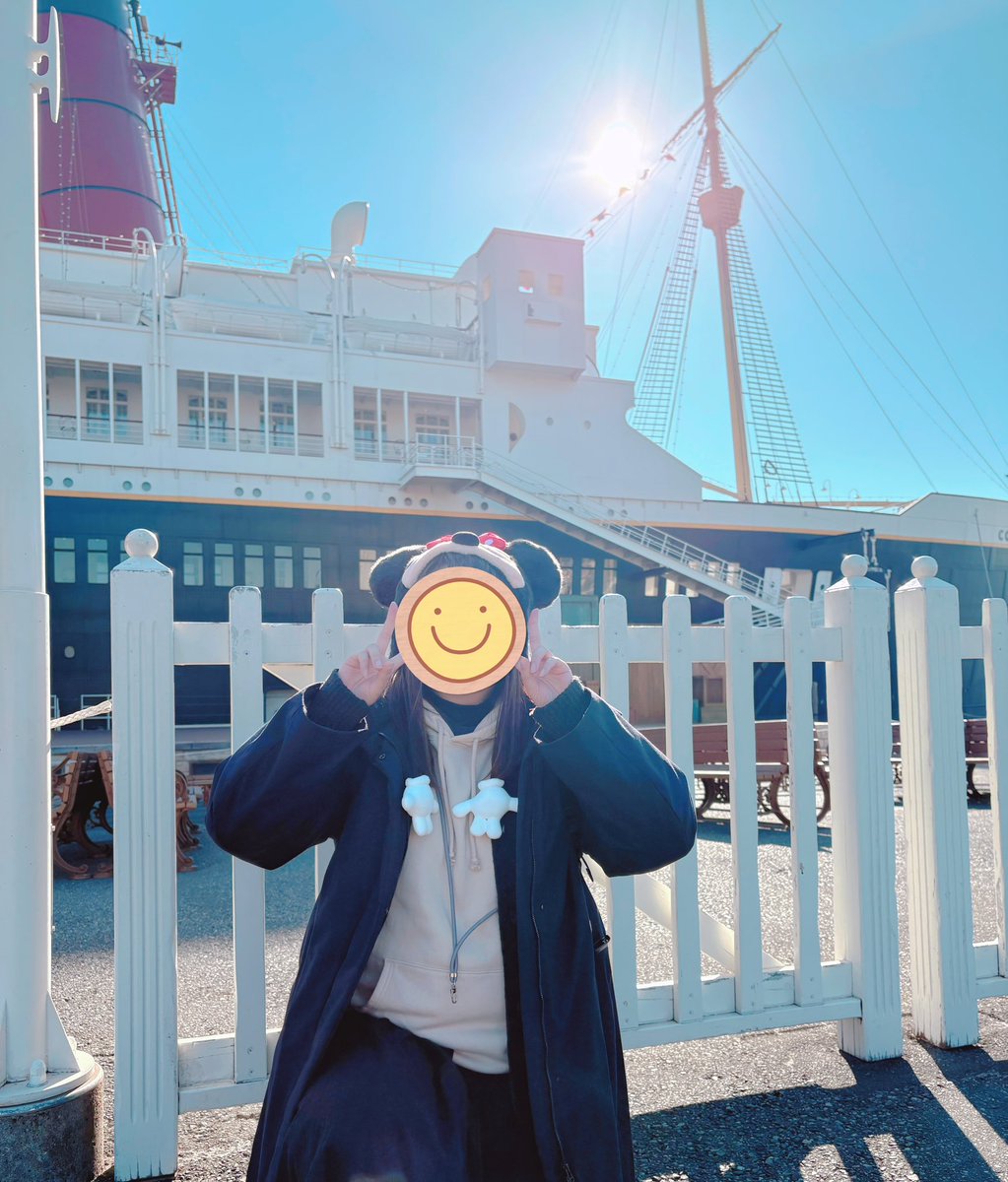 yunkel_owarai's tweet photo. 佐藤くんの11月のインスタの聖地巡礼をしたよ🌎🚢🍛

2枚目の写真は角度特定したかったけど分からなさ過ぎてうろうろしてたらキャストの方が話しかけてくれて実際のインスタ見てもらって探したけど結局分からず、無理やりしゃがんで撮ったりもした(夫撮影)笑 https://t.co/LSQw34z5kI
