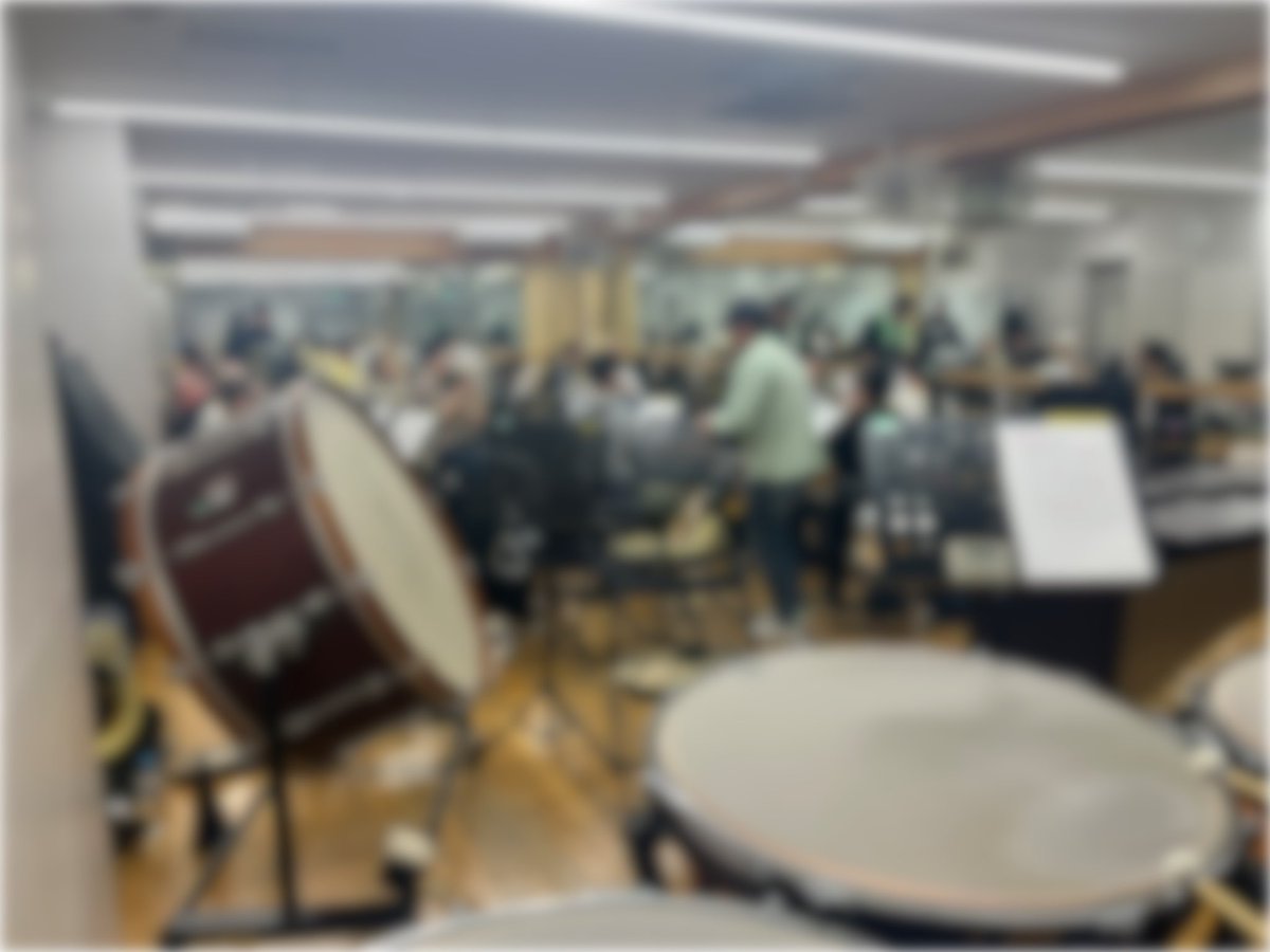 BNCWind's tweet photo. 今日はたいこアングルです🥁

指揮者様、やっぱアーティストだな〜って再認識
（※個人の見解です）

本番が近いながらも
「こっちの方がいい！」ってアイデアが浮かんだら迷わず即採用
そんな柔軟でクリエイティブな練習でした

そして、その変化に
みんなで歩み寄っていく感じも含めて…

ちゅき😘 https://t.co/rhK00tEIDK