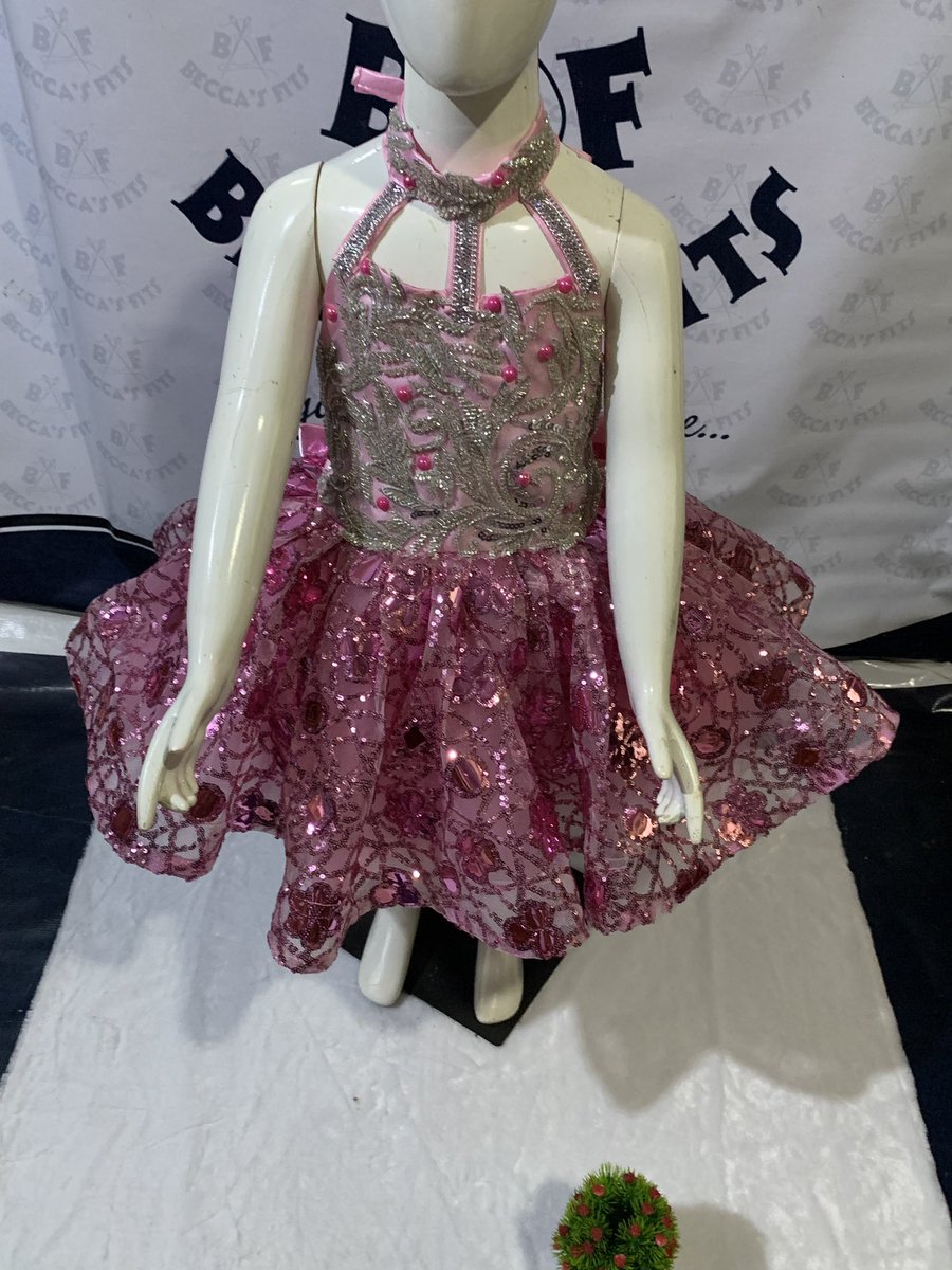 beccasfits's tweet photo. Oouuuuu. Lovabelle 💕🪩
Detail-led design.

Custom-made outfit @beccasfits

DM to order… 🌍🚚✈️

#Beccasfits #BirthdayDress #Ballgown #CustomMadeKidswear #KidsFashion https://t.co/0uydp5kyPB