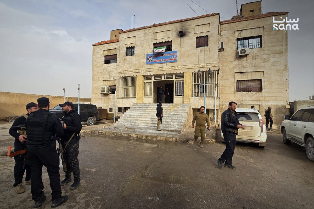 SANAEnOfficial's tweet photo. SANA reporter: Syria’s Internal Security Forces have begun deploying in the city of Hasakah under an agreement between the Syrian government and the Syrian Democratic Forces (SDF).
#SDF
#Hasakah
#InternalSecurityForces https://t.co/8BMPacM4d2
