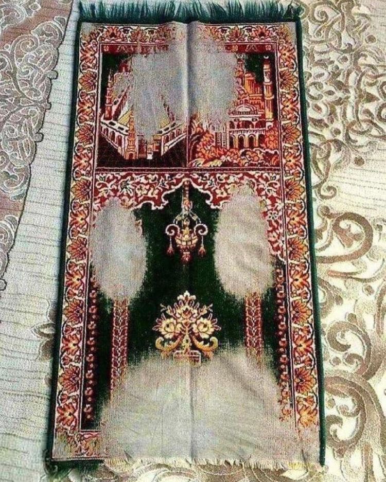 fatmazzzehraa's tweet photo. 82 yaşında vefat eden bir amcanın seccadesiymiş. 
Hayata dair bıraktığı en güzel iz bu olsa gerek.. https://t.co/R1H0KyTKfN