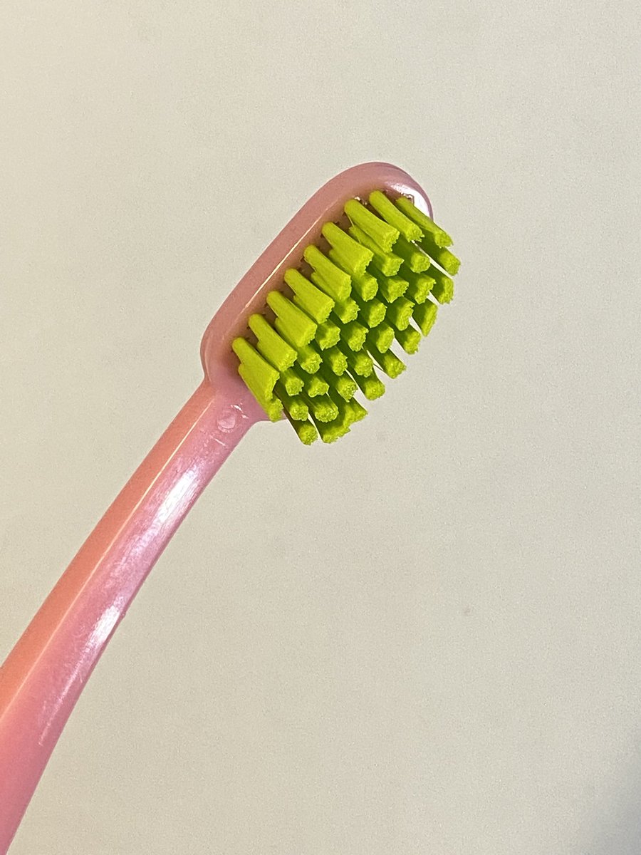 johsvuh's tweet photo. daily reminder: oral care tuh bukan cuma soal gigi putih aja 🦷✨

sekarang aku lagi concern sama gigi sensitif, aku beneran mulai lebih mindful sama produk yang aku pakai. 

Fun fact: kesehatan mulut itu nyambung ke whole body health 👀 https://t.co/IVH8j6mzm4