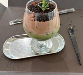 TORVALS's tweet image. 目が強い 👩‍⚕️