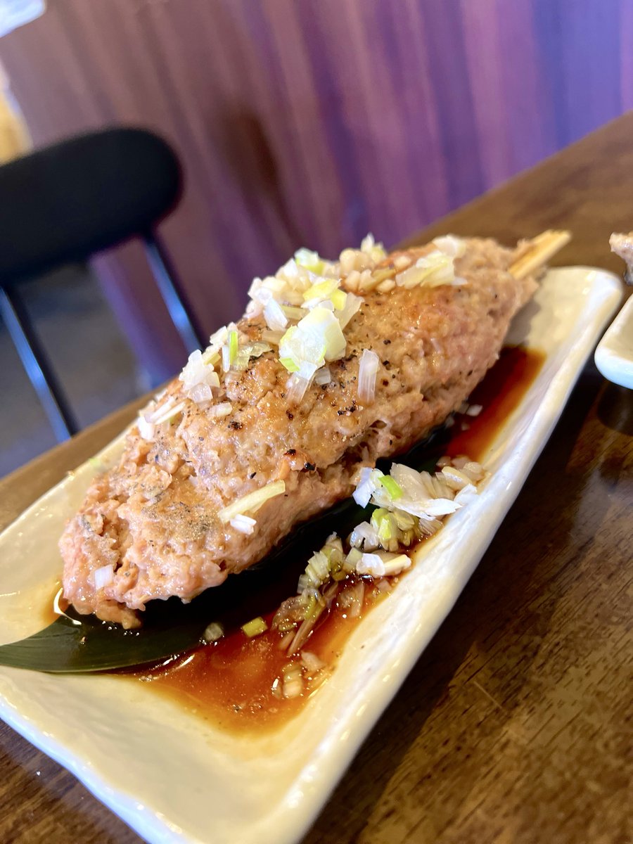 mi8za's tweet photo. 東高円寺に住んでた2年間、お店の前を通るたびにいいなぁって思って常連になるイメトレだけしてました笑

土曜日、勇気を出してやっと、念願叶いデビューできました。
お通しから心射抜かれました。

また東京行く時飲みに行きたいです。
ごちそうさまでした。

#焼き鳥まさ夢 #東高円寺 https://t.co/U2w1leDQNJ