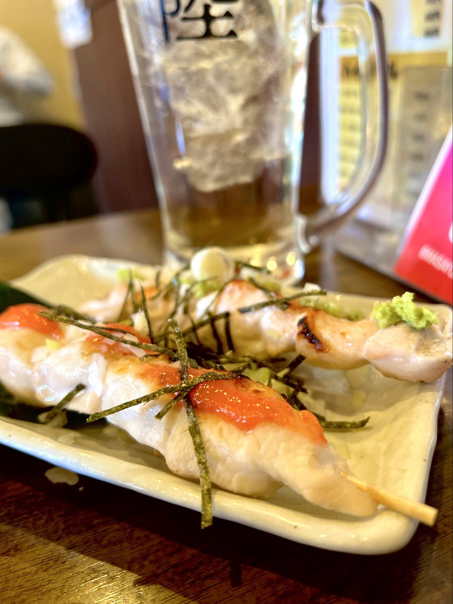 mi8za's tweet photo. 東高円寺に住んでた2年間、お店の前を通るたびにいいなぁって思って常連になるイメトレだけしてました笑

土曜日、勇気を出してやっと、念願叶いデビューできました。
お通しから心射抜かれました。

また東京行く時飲みに行きたいです。
ごちそうさまでした。

#焼き鳥まさ夢 #東高円寺 https://t.co/U2w1leDQNJ