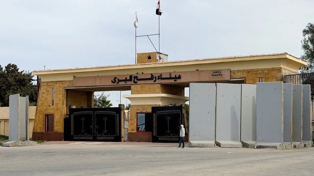 almayadeen_es's tweet image. 🔴 Reabierto cruce fronterizo de Rafah con restricciones

⭕️ Solo 150 personas podrán salir del enclave palestino y 50 ingresarán desde territorio egipcio. Una misión europea asume la gestión del paso.

✅ Lee más: es.mdn.tv/8t2x

#Gaza #Cruce #Rafah #Palestina #Egipto