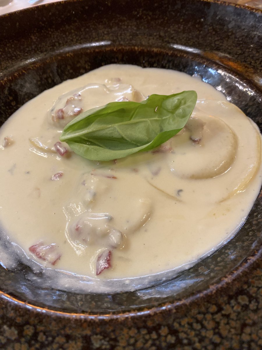 keiichiryodan's tweet photo. イタリアで食べたラビオリが美し過ぎてほぼアートだった https://t.co/RmYJ4tMSsp