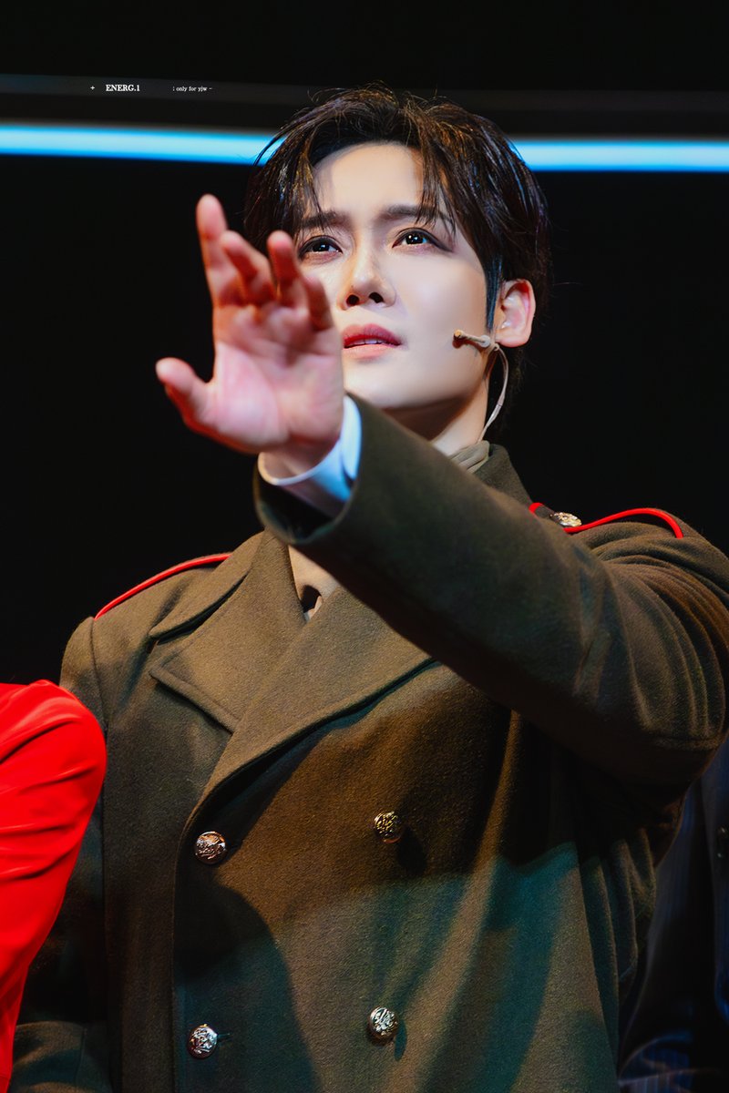 _enerG1's tweet photo. 🖤
260201
미드나잇 - 액터뮤지션 무대인사 포토타임 
양지원 비지터

경관님 가지마세요... https://t.co/UvKAXxkTSb