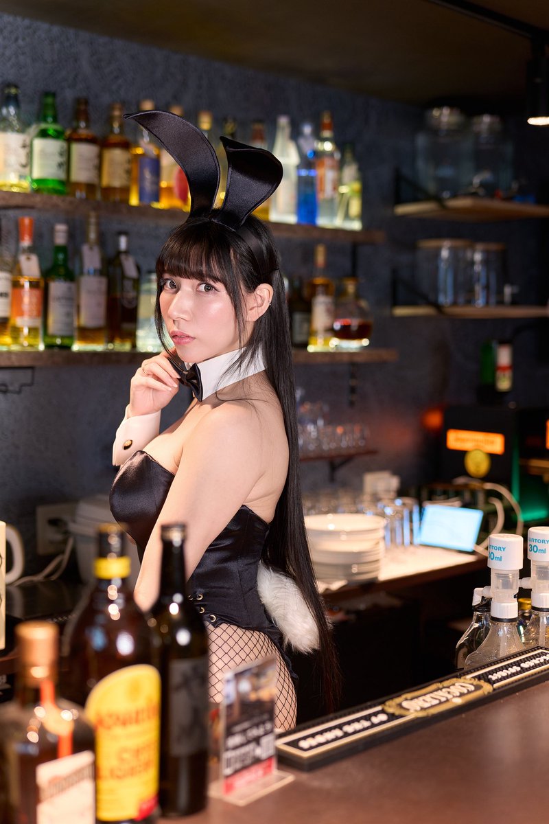 yuzuphoto01's tweet photo. BARとバニーガール🍷 https://t.co/eKlvuzyYHr