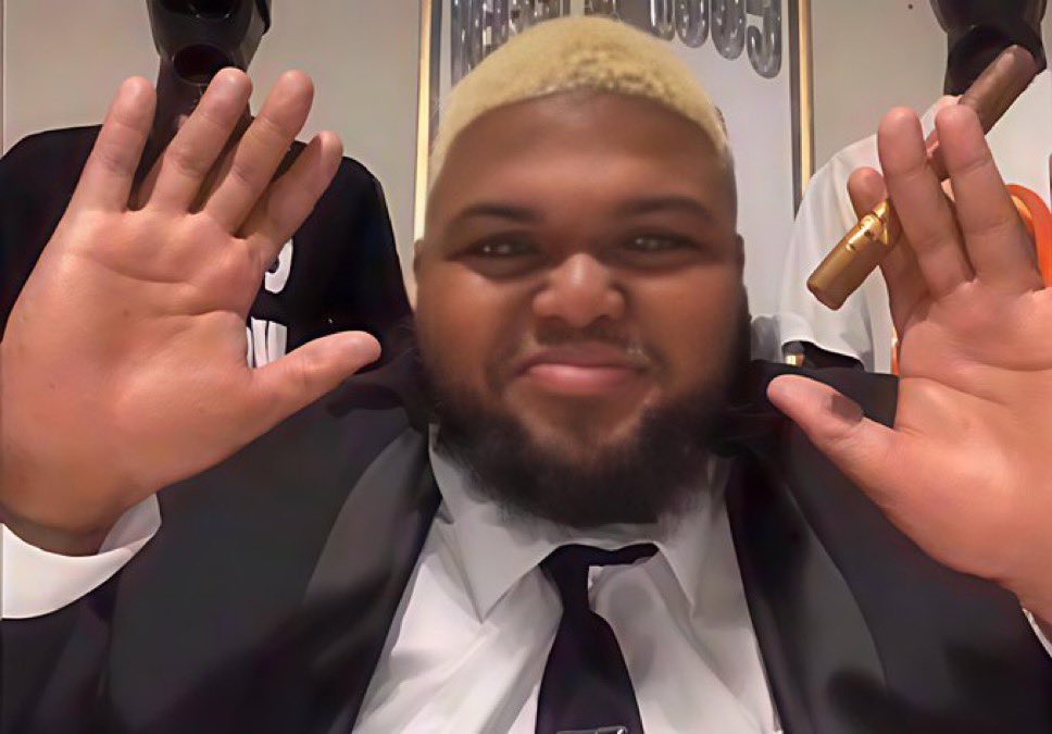 P_Ndiouga_Dp's tweet image. Les gars, c’est maintenant ou jamais. On booste nos comptes et on mange tous de l’argent d’Elon Musk 💰
Like, RT, lâche ton @ en commentaire → follow back direct. Occasion à ne pas rater 🚀