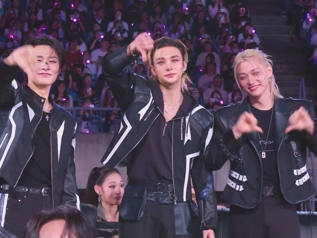 원레이블이 잘하는거

한국아이돌 데리고 한테이랑 안놀아주기
여름용 MD 겨울에 보내주기(반대의 경우도⭕️)
일정 병신같이 짜기
어디서 개ㅈ같은 거 가져와서 오조오억원에 팔기
포카 인질로 잡아서 일반반 우려먹기(사골도 손절각)
내 람보르기니들한테 밤티 헤메, 의상 쳐입히기
기본중에 기본도 할