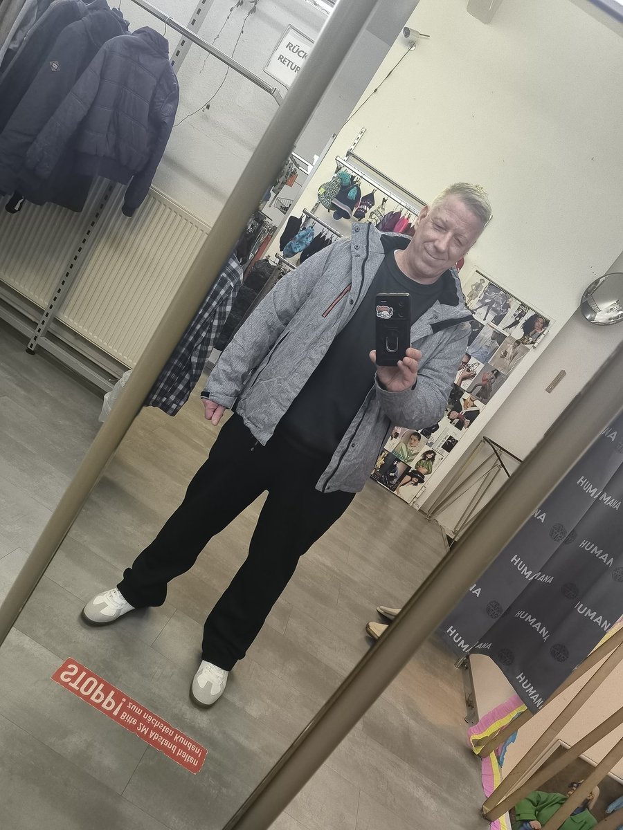 _brix_designer's tweet image. Ich gehe gerne Shoppen 🫣 #neuejacken  #secondhand