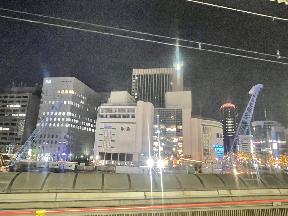 progress2104's tweet image. 今日は久々神戸で昼飲み🍻してたけどいつの間にか終電の時間😅

ヤバィヤバィ！

帰ります‼️