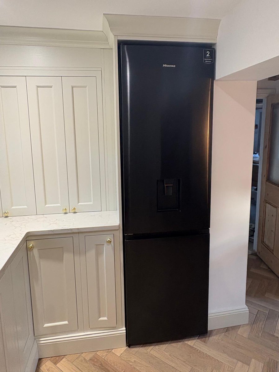 VieManchester's tweet photo. ✨Kitchen of the Month | February ✨
A beautifully bespoke In-Frame Belgravia kitchen, designed for an ancient cottage in Leicestershire.
Painted in Porcelain &amp; Deep Forest, with Lancaster Oak cabinetry and clever bifold storage to suit a tricky layout.
Visit one of our showrooms https://t.co/FQpMUBugDM