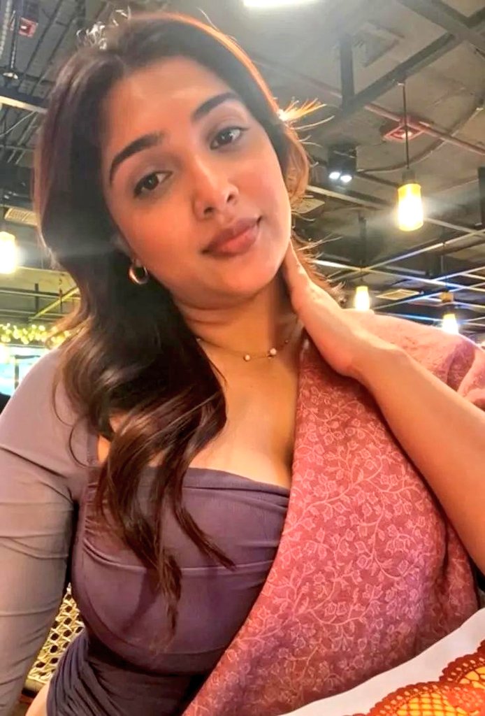Haseena46299660's tweet photo. #hotqueen https://t.co/MsxD36Fj1b