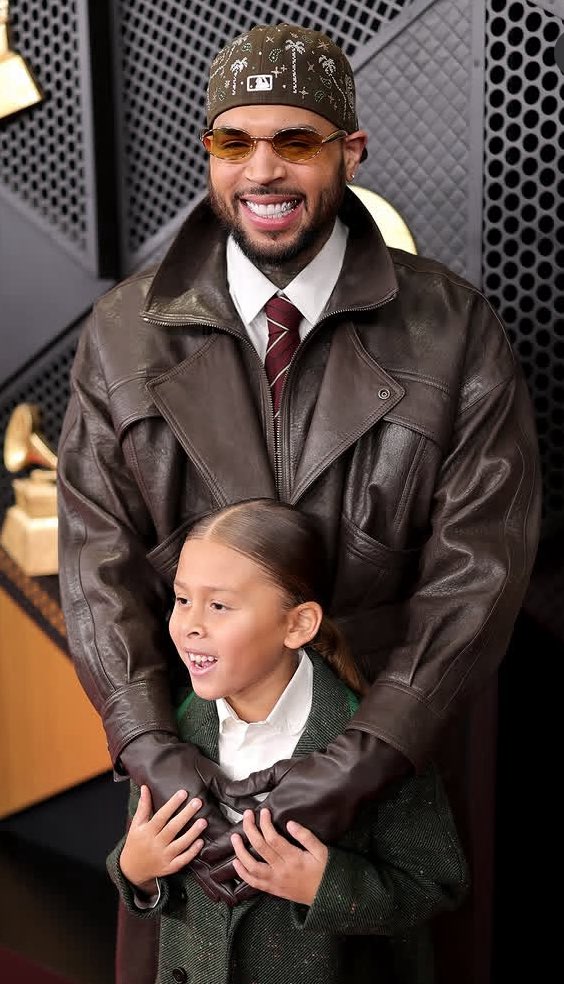 OnomeKings's tweet photo. I’m actually surprised at Chris Brown’s appearance at the Grammys last night, cause we all know Chris Brown is not a regular at these events.

The fact he even came to the award with Aeko which gave me some glimmer of hope 😂. 

Man really came for fun no doubt 😂🤷‍♂️ https://t.co/0RqlBG5o0Q