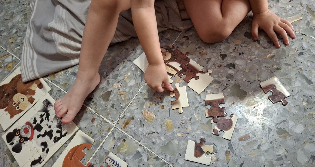 Solcisubb's tweet photo. #sefuelarga 
Aca bancando luzu siempre y toda su programación.  Con mi niña armando rompecabezas 🤩
@sefuelarga_ https://t.co/ho6nxsNHVW
