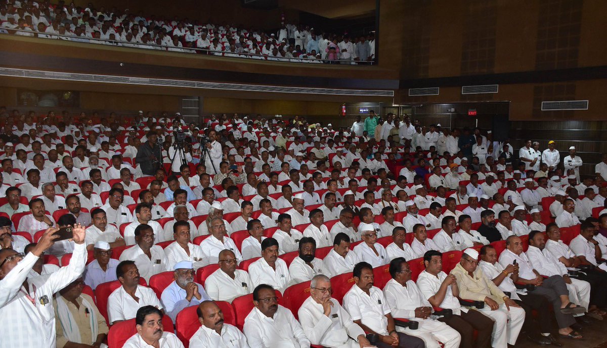महाराष्ट्राची गेली चार दशकं ज्यांना माहिती आहेत.. त्या सगळ्यांना कल्पना असेल.. किती मोठं अकाली नुकसान आपलं झालं आहे.आज सर्व पक्षीय शोकसभा निमित्त अहिल्यानगर जिल्ह्यातील जवळपास सर्वच राजकीय पुढाऱ्यांनी अजितदादांना श्रद्धांजली अर्पण केली.
प्राप्त परिस्थितीत राजकारण थोडं बाजूला ठेऊन