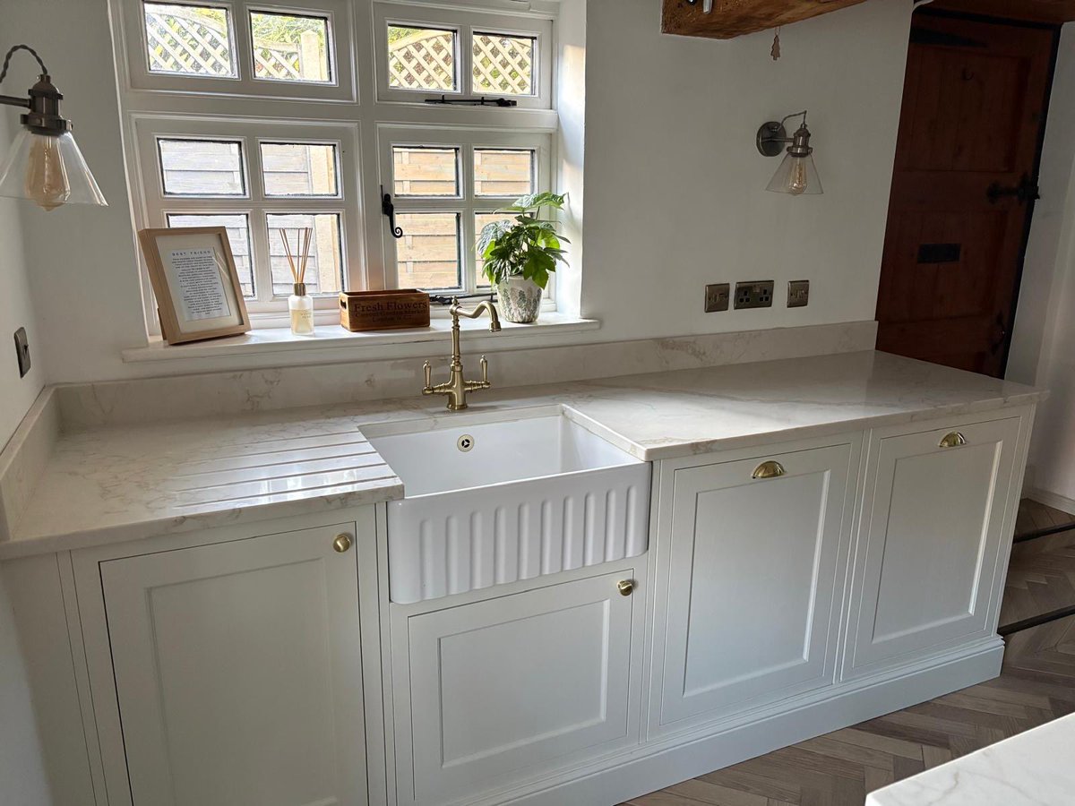 VieManchester's tweet photo. ✨Kitchen of the Month | February ✨
A beautifully bespoke In-Frame Belgravia kitchen, designed for an ancient cottage in Leicestershire.
Painted in Porcelain &amp; Deep Forest, with Lancaster Oak cabinetry and clever bifold storage to suit a tricky layout.
Visit one of our showrooms https://t.co/Pe8h7RWJYe