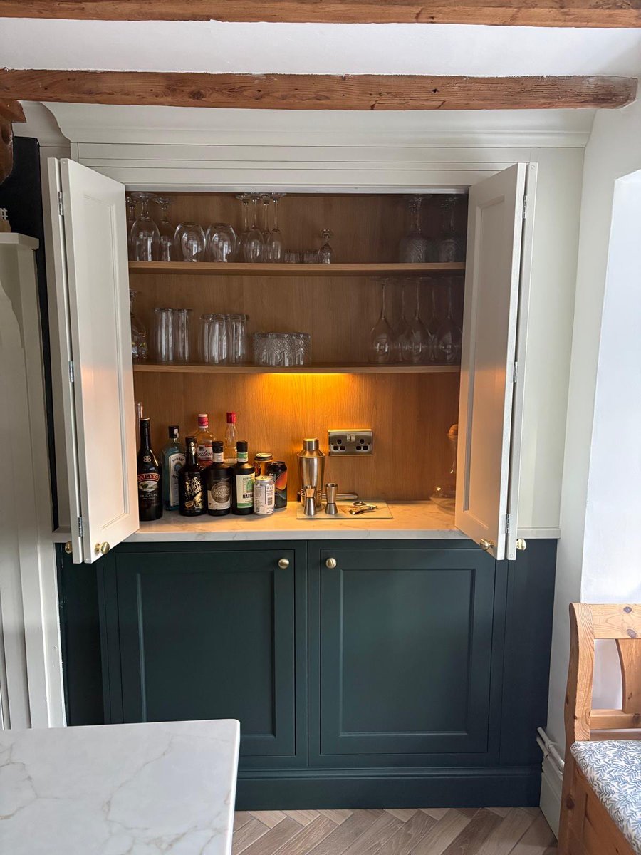 VieManchester's tweet photo. ✨Kitchen of the Month | February ✨
A beautifully bespoke In-Frame Belgravia kitchen, designed for an ancient cottage in Leicestershire.
Painted in Porcelain &amp; Deep Forest, with Lancaster Oak cabinetry and clever bifold storage to suit a tricky layout.
Visit one of our showrooms https://t.co/Pe8h7RWJYe