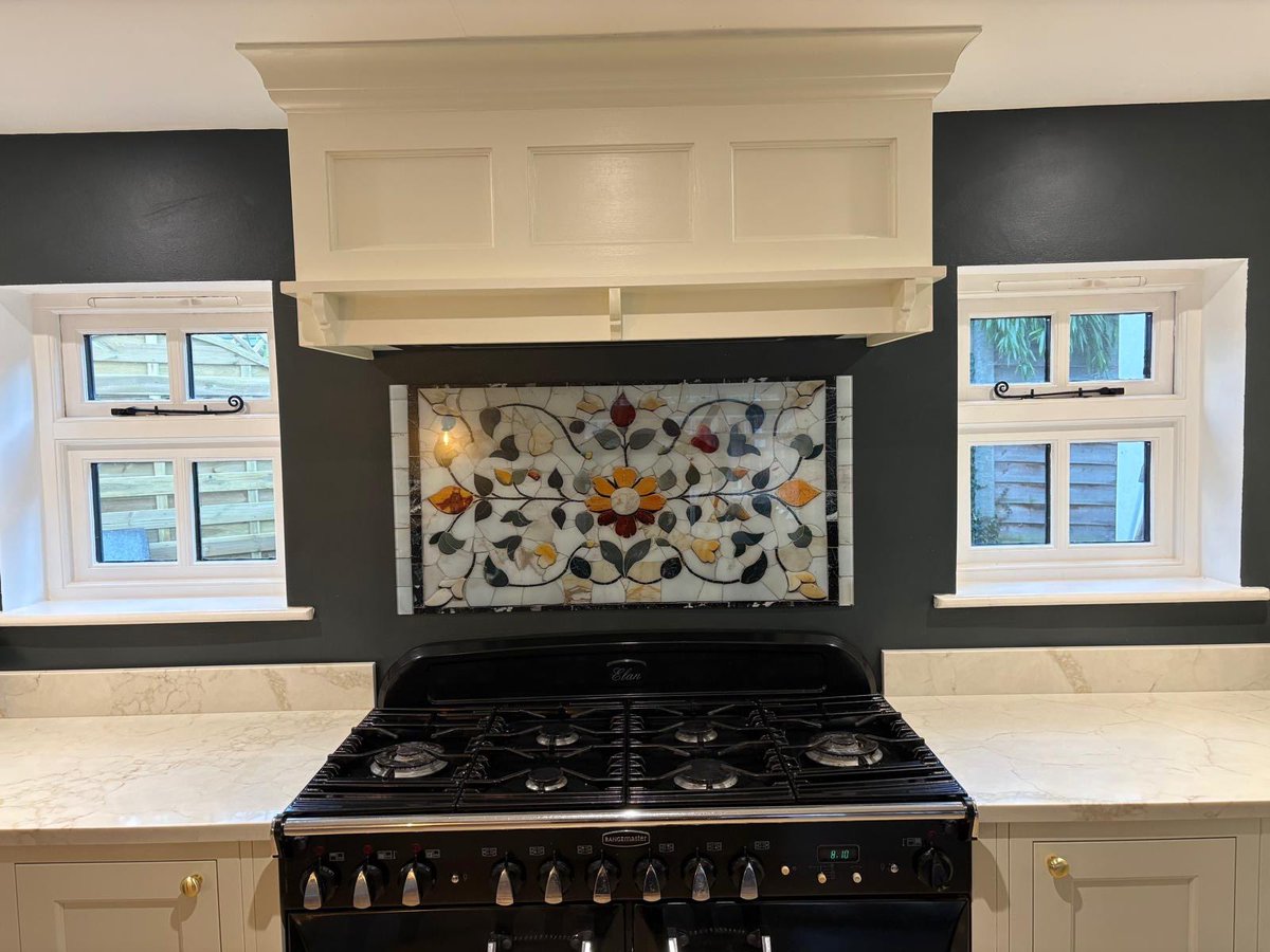 VieManchester's tweet photo. ✨Kitchen of the Month | February ✨
A beautifully bespoke In-Frame Belgravia kitchen, designed for an ancient cottage in Leicestershire.
Painted in Porcelain &amp; Deep Forest, with Lancaster Oak cabinetry and clever bifold storage to suit a tricky layout.
Visit one of our showrooms https://t.co/Pe8h7RWJYe