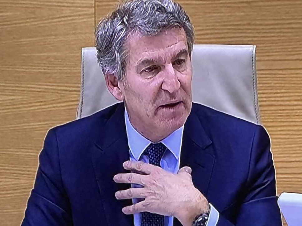 Feijóo apoya a Mazón y compara lo de las Rodalies e Illa (hospitalizado en UCI algunos días ) con Mazón y su estancia en el Ventorro . Vomitivo . Está desautorizado para ser alguien en política.