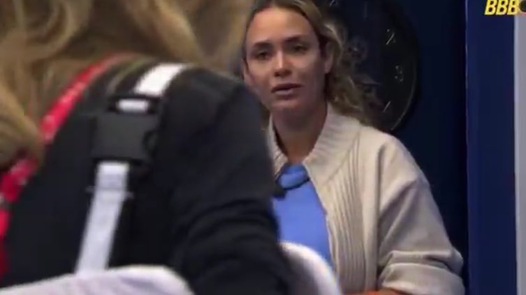 poponze's tweet image. Sarah: “Vou te dar uma dica pro seu monstro. Coloca 20 peças e deixa espaço para quando cair. ”

Ana Paula: “Além de ser especialista em comportamento humano, é especialista em dominó?”

Sarah: “Só estou te ajudando”

Ana: “Porque você não se ajuda na sua vida?”

JESUS #BBB26