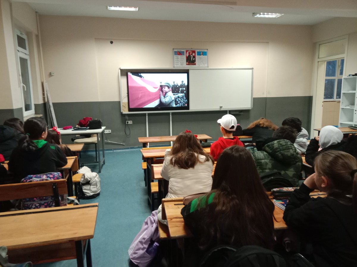 #BayraklaBaslayanOkul