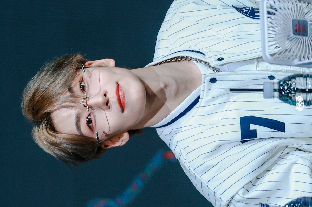 xinlong_nyang's tweet image. 260130 팬사인회
눈이 마주칠 때 마다 고개를 살짝 기울여주는 네가 너무 예뻐❤️

#허씬롱 #贺鑫隆 #씬롱 #鑫隆
#XINLONG #シンロン #ALPHADRIVEONE #ALD1 #알파드라이브원
#보이즈2플래닛