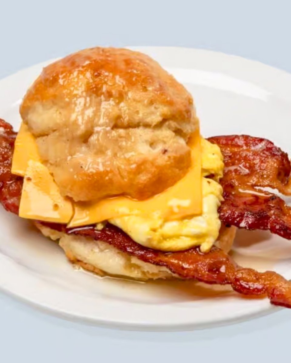 A Monday morning calls for a winning breakfast.

Start your week with our Bacon Biscuit.

#7PieBreakfast #Dahlonega
