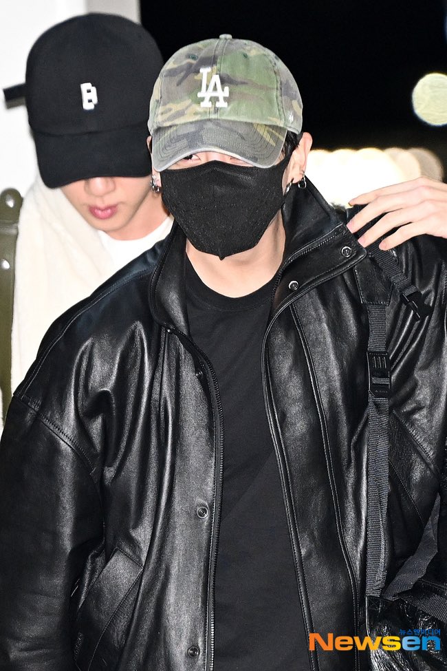 JJK_Times's tweet photo. Jungkook at Incheon International Airport as BTS heads to Dubai. His photo titled “Jungkook’s flower smile, even behind the mask” (https://t.co/Lz4JNtIIka) https://t.co/kX3KUVKdmD