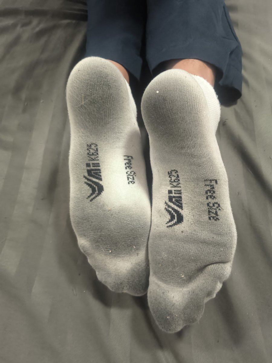 Sickieprooter's tweet photo. Preference test, socks or bare https://t.co/9G0GPiLSOk