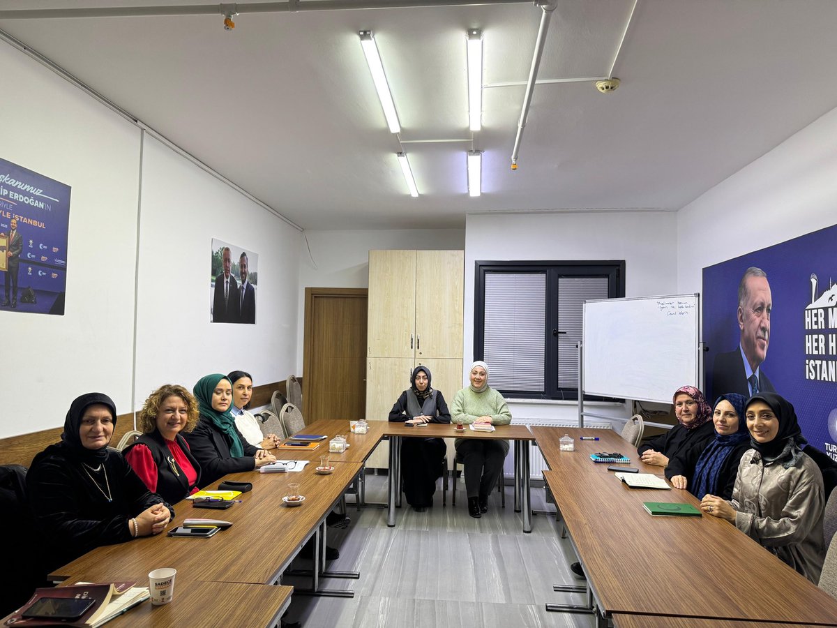 avcilarakparti's tweet photo. Diksiyon ve hitabet dersimizi verimli bir katılımla gerçekleştirerek iletişim becerilerimizi güçlendirmeye devam ettik. Katılım sağlayan tüm arkadaşlarımıza teşekkür ediyor, çalışmalarımızın hayırlı olmasını diliyoruz.
#Avcılar #Diksiyon #Hitabet #Eğitim #Teşkilat https://t.co/kr4ESaUTwH