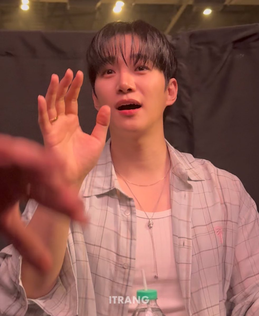 qwpeie's tweet photo. 준호 목소리도 담겨있는지 몰랐어………🥹
‘잘가’라고 해줬네 ㅠㅠㅠ
또 엉엉 울고있음 😭😭

#이준호 #leejunho #ジュノ #李俊昊 
#태풍상사 #TyphoonFamily
20260131 태풍상사 팬미팅 in 방콕 https://t.co/AjCW7sQgIe