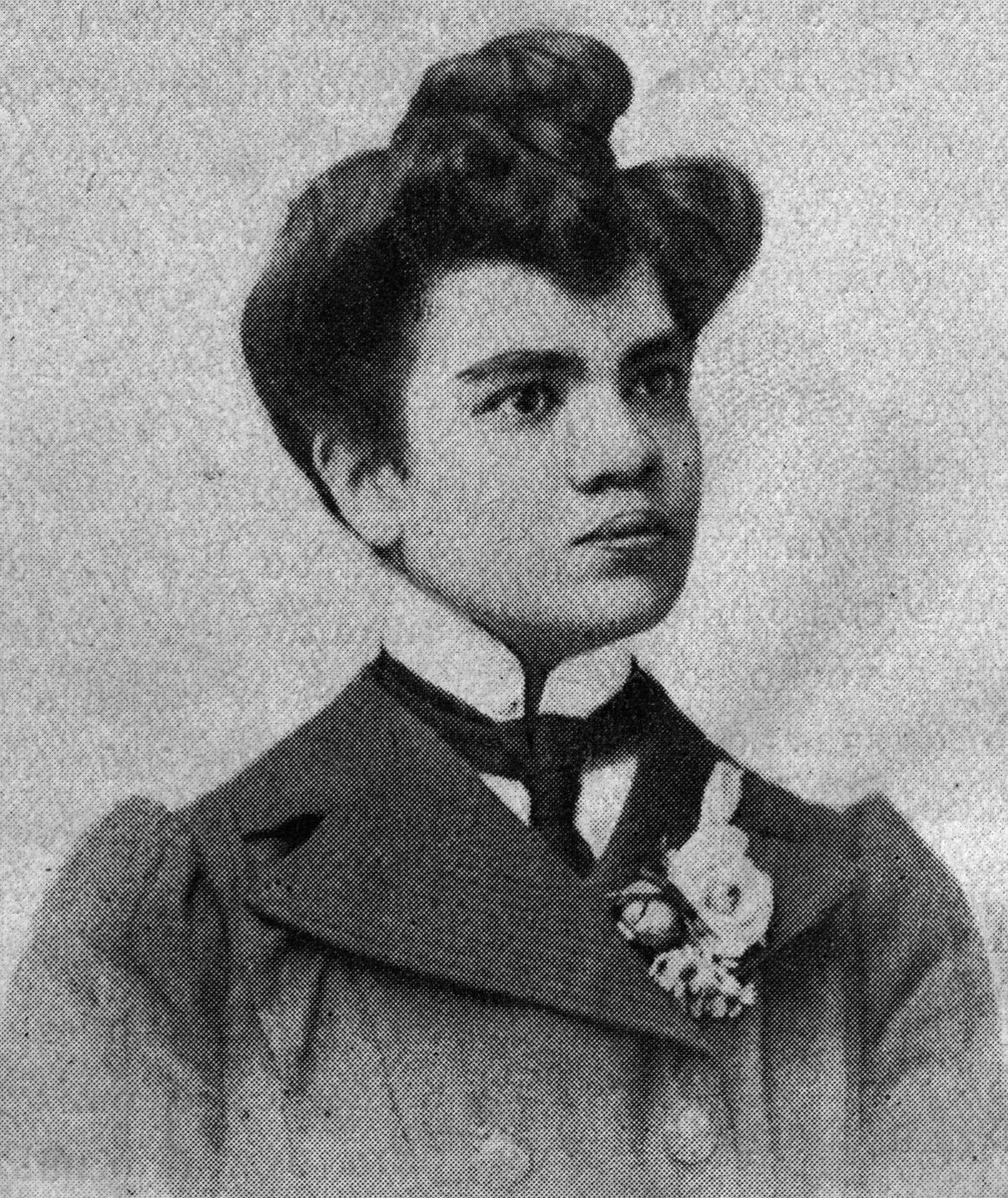 dollshojo's tweet image. happy black history month! today i’m going to tell you about virgínia quaresma (1882–1973), the first female reporter in portugal, a black feminist, openly lesbian, and anti-monarchy activist. she used her writing to fight for social change and spent her life helping others.