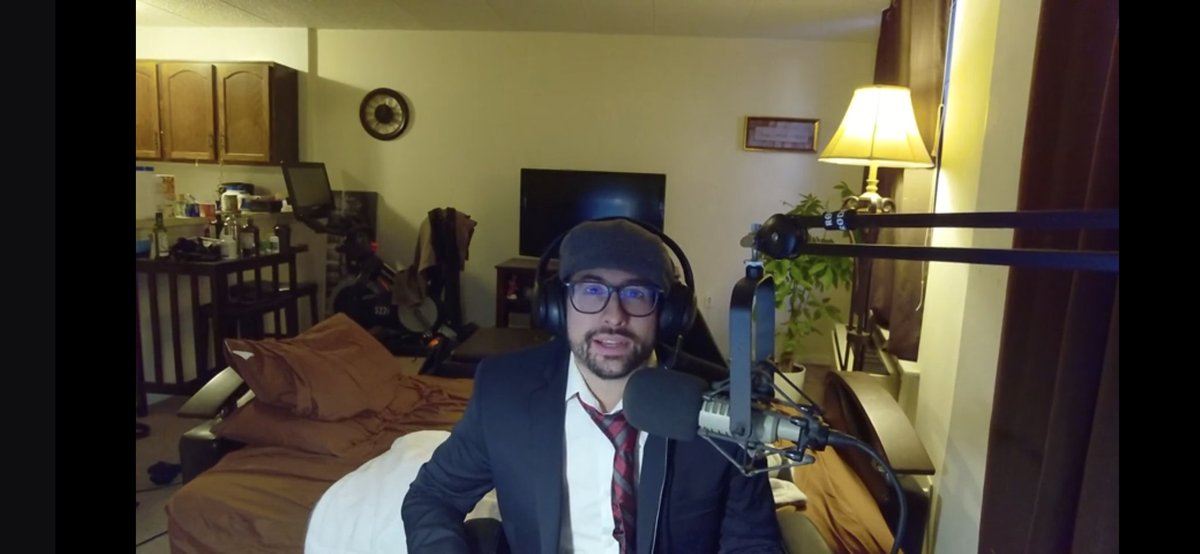 JERZNetwork's tweet image. Nobody on twitch has a 30 user online dynasty in CFB 26 where the streamer commentates the games...

And wears a suit for the NATIONAL CHAMPIONSHIP 🏆.

What a stream yesterday.