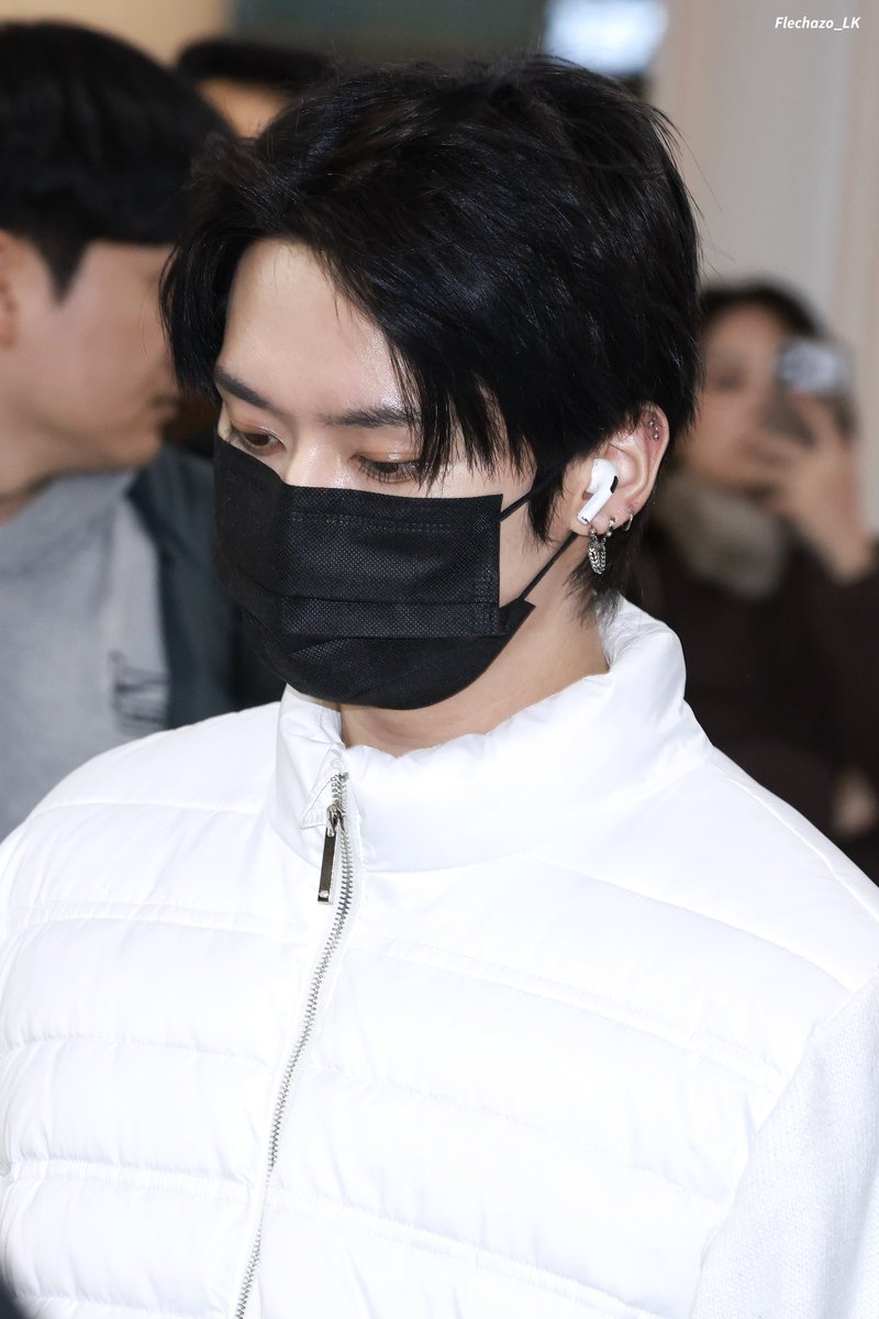 Flechazo_1025's tweet photo. 260202 GMP 입국
#Straykids #스트레이키즈  
#Leeknow #리노 https://t.co/s1LK5Y9hfb