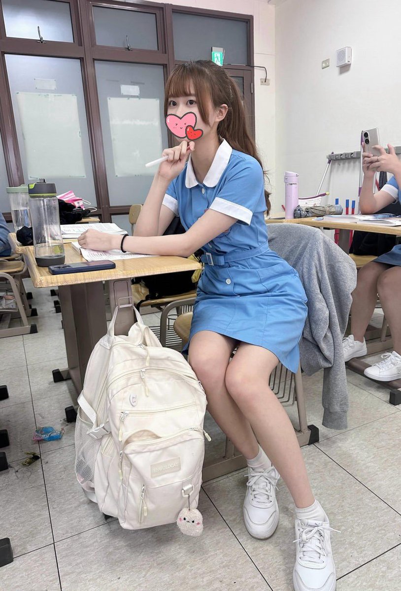 DongXin3024's tweet photo. 醫專生這樣的身材   
應該沒人要吧      

我沒奶🥹 
#不嫌棄小奶按❤️ https://t.co/30lJQxKDFa