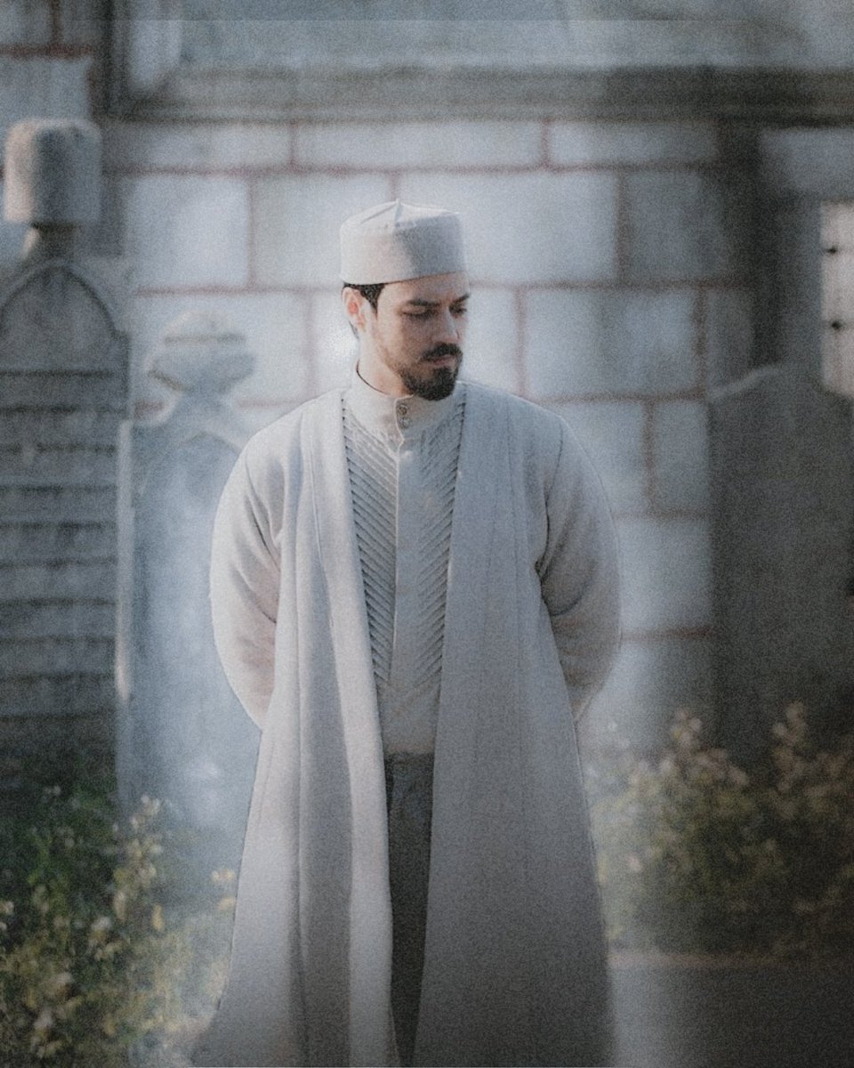 1ahmed_em's tweet photo. تصميمي جُنيد 🦋🖤
#Junaid #cuenzey https://t.co/3tF3pUMfvR