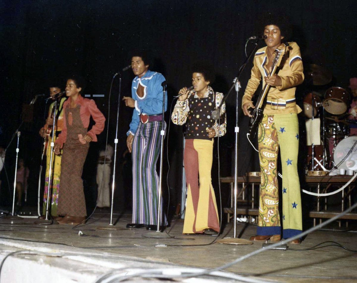 the j5 outfits being recreated to perfection 🥹