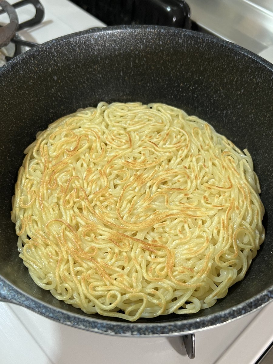 今日のランチ
カラヒグ麺を茹でてからしっかり焼き付けて具沢山の焼きそば！
二玉はなかなかな大盛りだったけど美味しく完食😋
お腹いっぱいです！😄
#カラヒグ麺で焼きそば