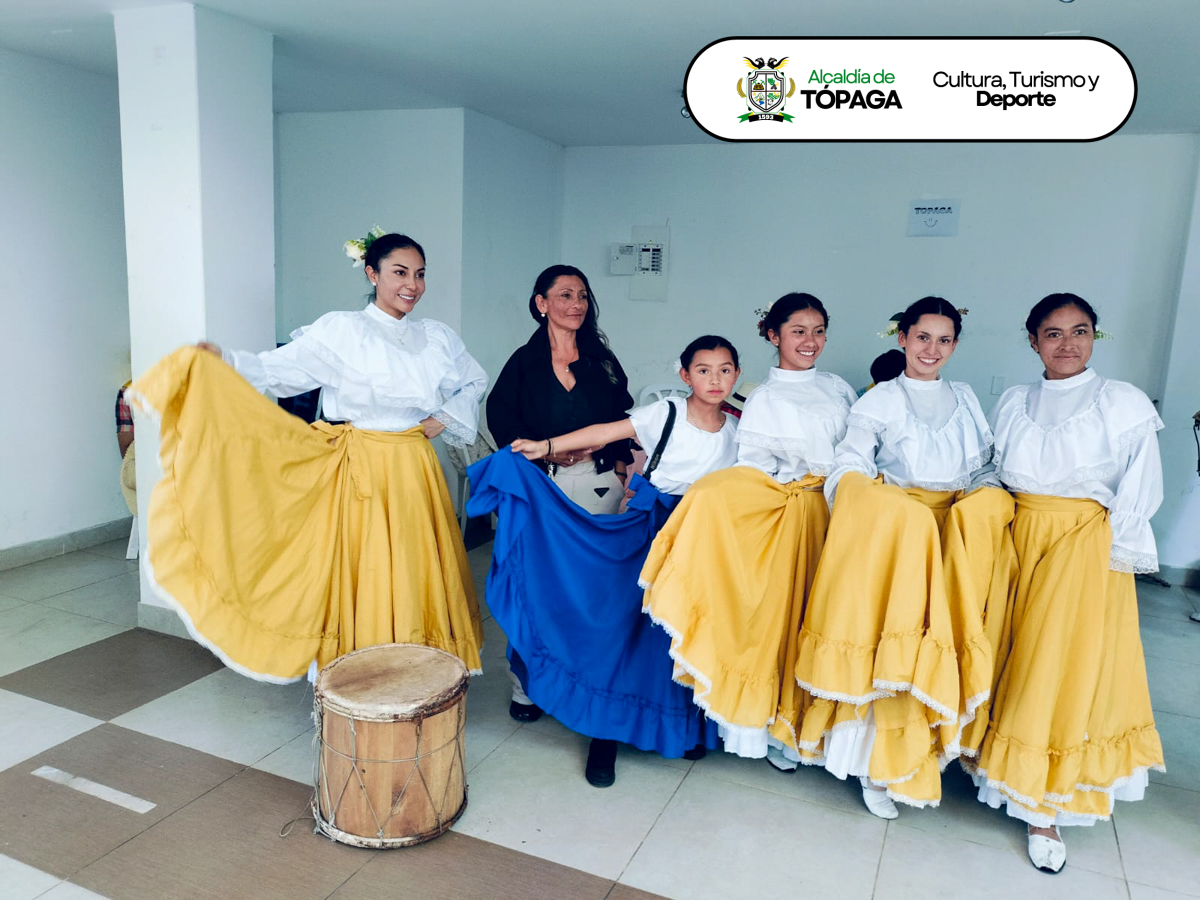 TopagaB's tweet photo. 💃🌿 La Escuela de Danza de #Tópaga representó al municipio en las Ferias y Fiestas de #SativáSur el pasado 31 de enero. Con apoyo del alcalde Ing. Juvenal Torres y la Secretaría de Cultura, Turismo y Deporte, seguimos impulsando el arte y la cultura local. https://t.co/WTHZE8E9xA