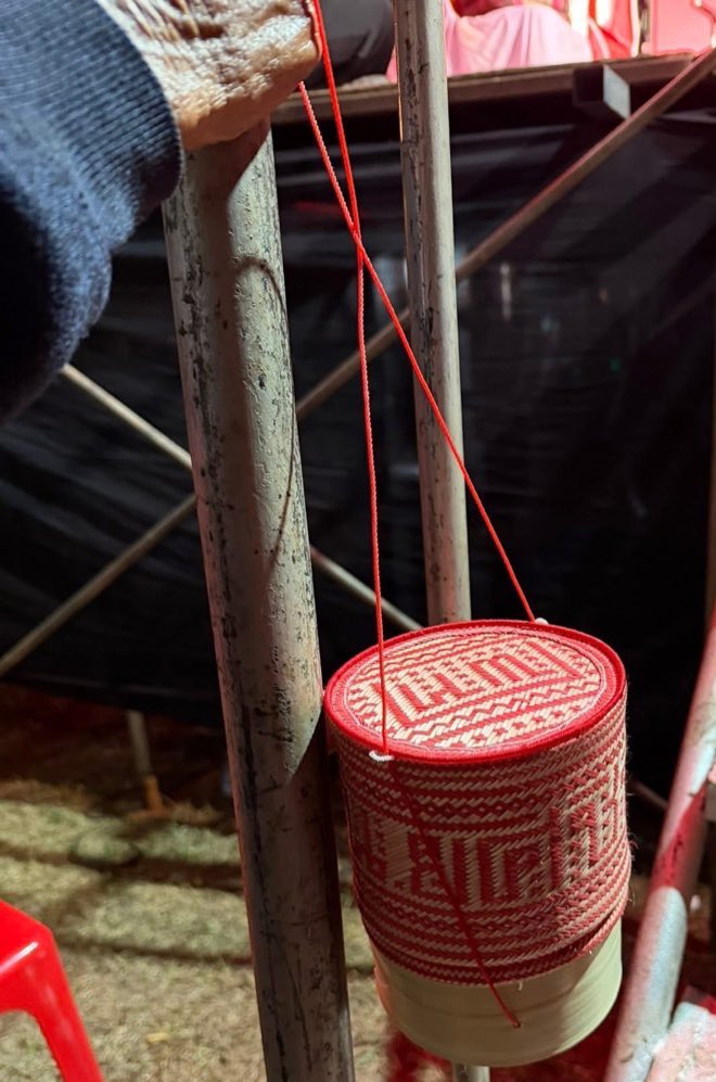 ลองคิดว่าถ้ากระติ๊บคุณตามีโอกาสได้ x miu miu, Marni, Loewe หรือแบรนด์ดังอื่นๆ ค่าแรงของชาวบ้านที่ผลิตงาน craft เหล่านี้จะเพิ่มขึ้นขนาดไหน ชีวิตความเป็นอยู่เค้าก็จะดีขึ้นด้วย เราว่า Thacca มี power ในการส่งเสริมสิ่งเหล่านี้ถ้าได้กลับมาทำงานอีกครั้ง