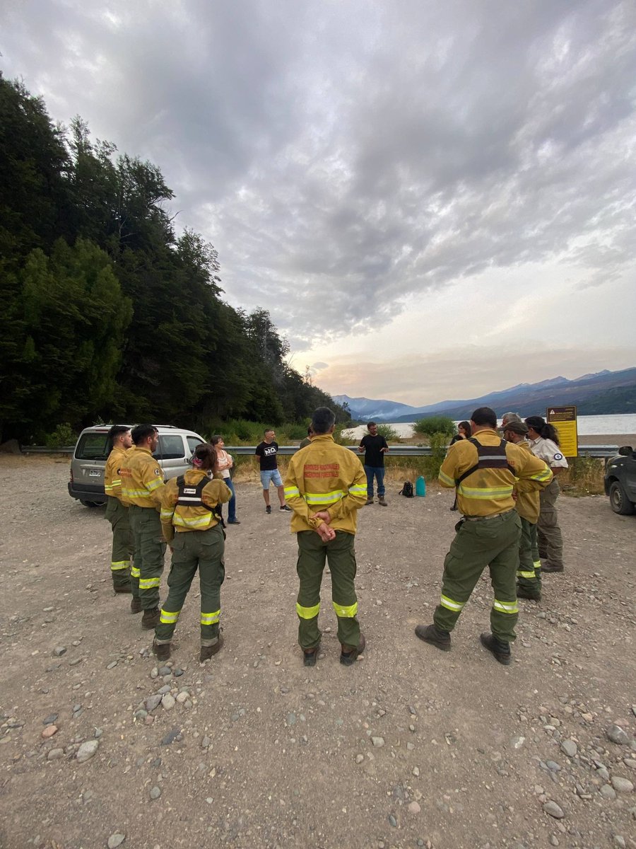 Mi muy estimado señor <a href="/madorni/">Manuel Adorni</a>: como es de su conocimiento, la Patagonia arde y en la primera línea de combate -junto a las brigadas comunitarias- están los brigadistas de Parques Nacionales que dependen de la Jefatura de Gabinete que usted dirige. 

No sé si está al tanto, pero