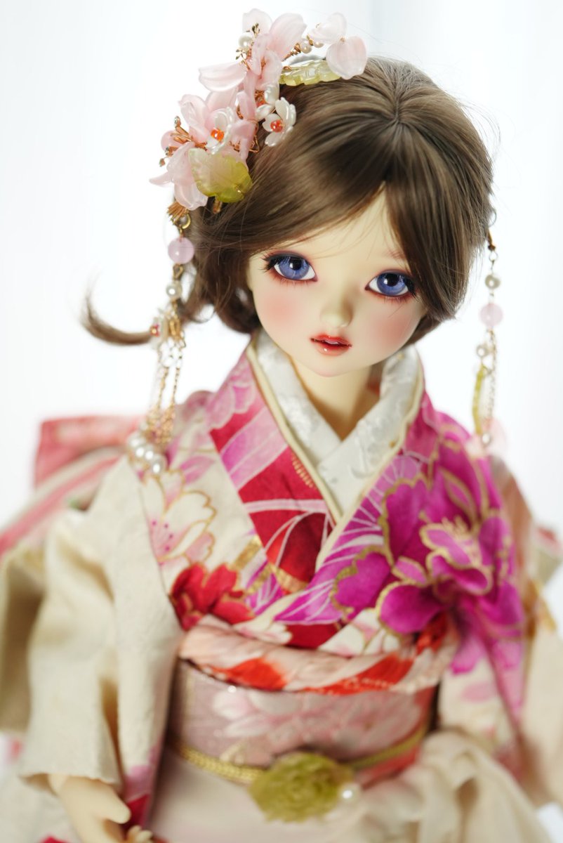 すみれ  (SD紫の上)
 #着物花凛

花凛さんのお着物は着物の柄が上品で華やかで好きです。
4月のドルパではお隣でお世話になります😊