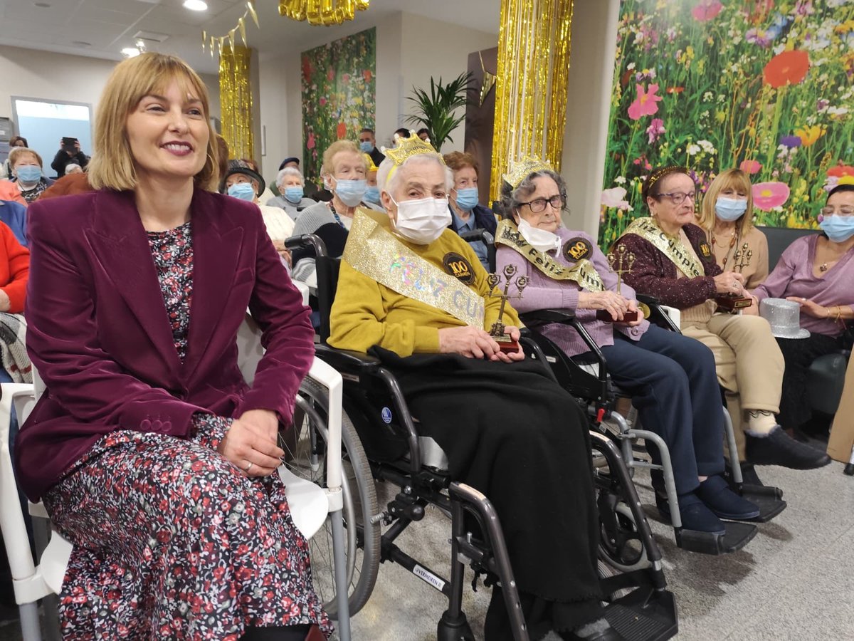 Además, tres de sus compañeras —Celia Jiménez, Eloisa Pérez y Carmen Cornide— se han incorporado al club de las centenarias.

Ospakizun berezia izan da eta Amaia Antxustegi foru diputatuak ere parte hartu du.